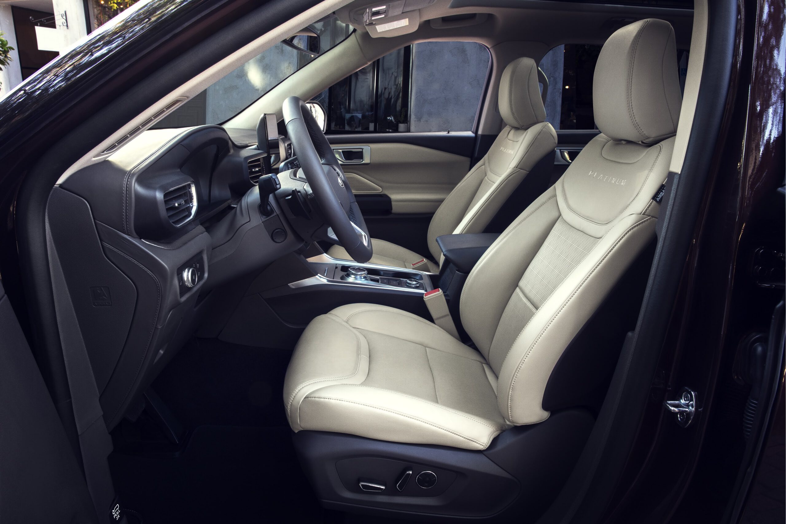 Ford Explorer 2023: Ghế trước tích hợp Active Motion® cung cấp thêm sự thoải mái.