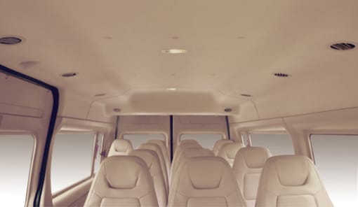 Ford Transit 2020 - Hệ thống điều hòa kiểu mới 2 dàn lạnh với các cửa gió phân phối không khí mát lạnh đến từng chỗ ngồi.